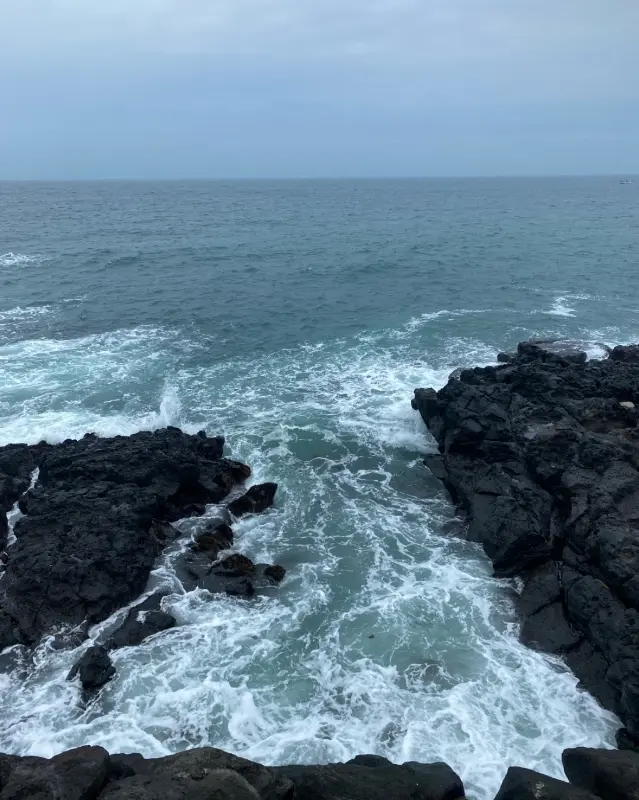 앙뚜아네트에서 바라본 제주 바다 풍경