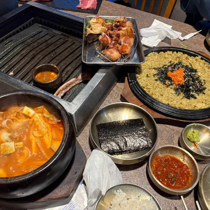 돌담흑돼지의 볶음밥