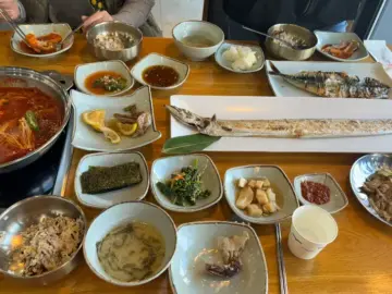 입 벌려, 통갈치 들어간다! 서귀포에서 맛보는 인생 갈치, 여기가 진짜 맛집 레전드다