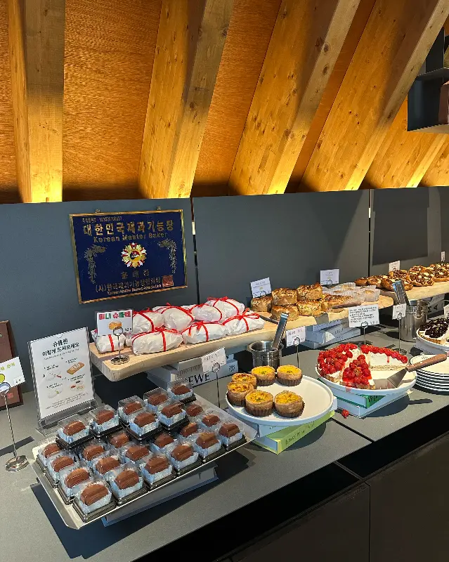 카페 정원의 나무