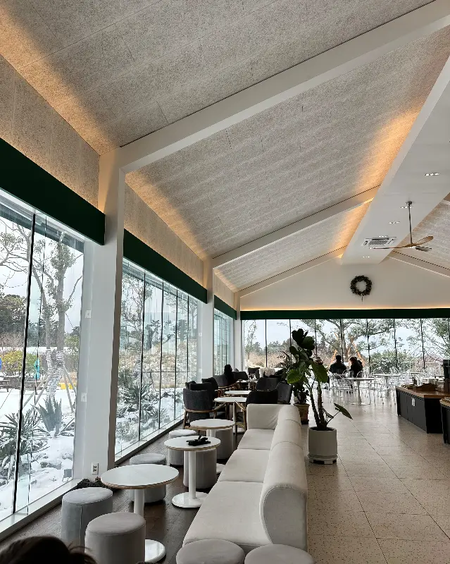 탐스러운 동백꽃