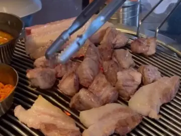 제주시 숨은 보석, 육즙 폭발하는 흑돼지 근고기 제주 맛집 탐험기