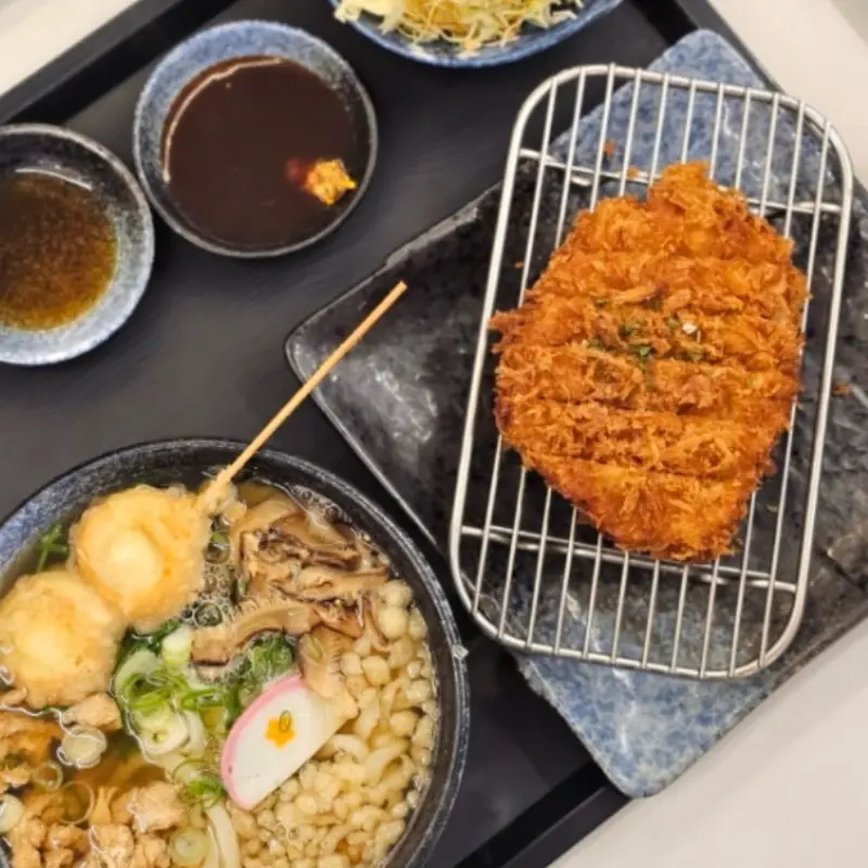 우동과 돈까스 세트 메뉴