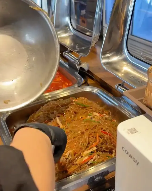 정갈하게 담겨 있는 잡채