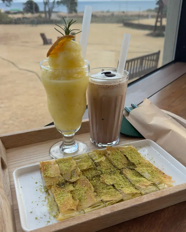 카트메르와 음료 사진