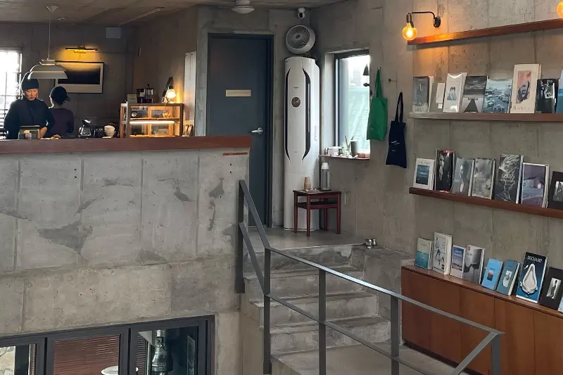 카페 내부 인테리어