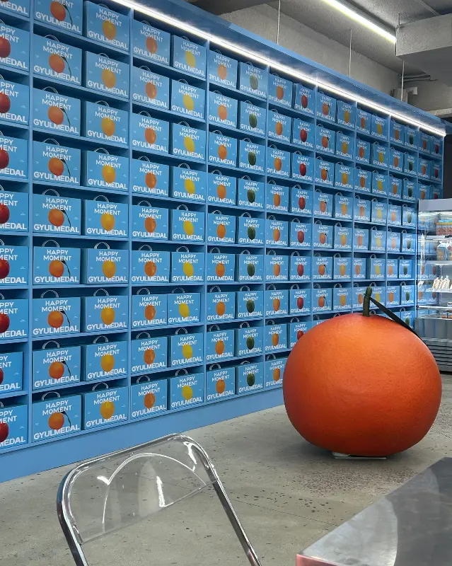 귤을 테마로 꾸며진 귤메달하우스 내부