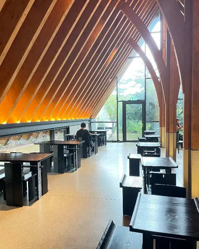 카페 내부 테이블