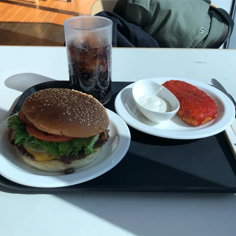 키코 버거, 치즈 스틱, 콜라