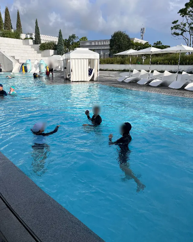 더시에나 리조트의 온수풀 수영장