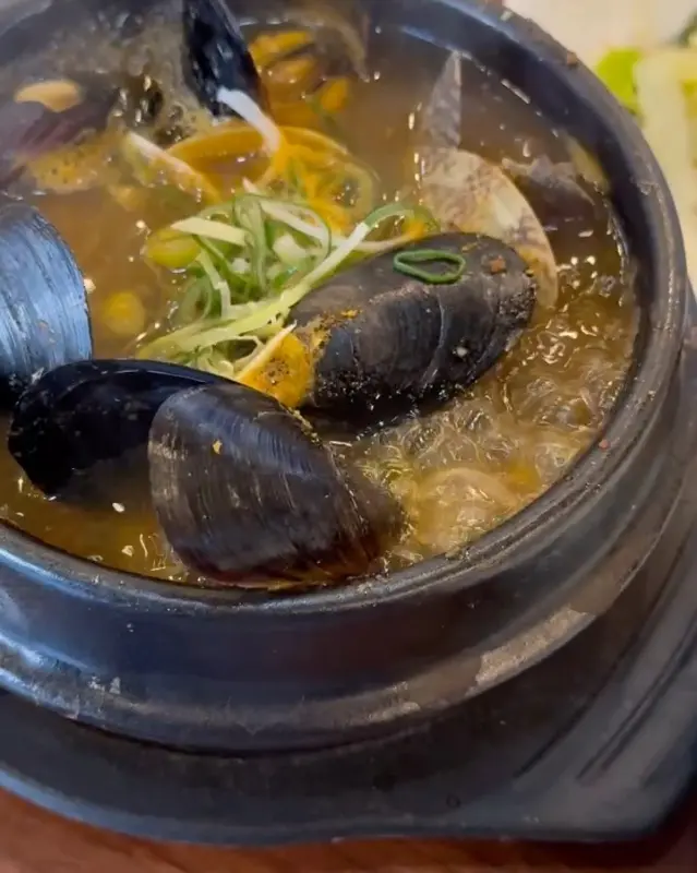 해산물이 듬뿍 들어간 뚝배기
