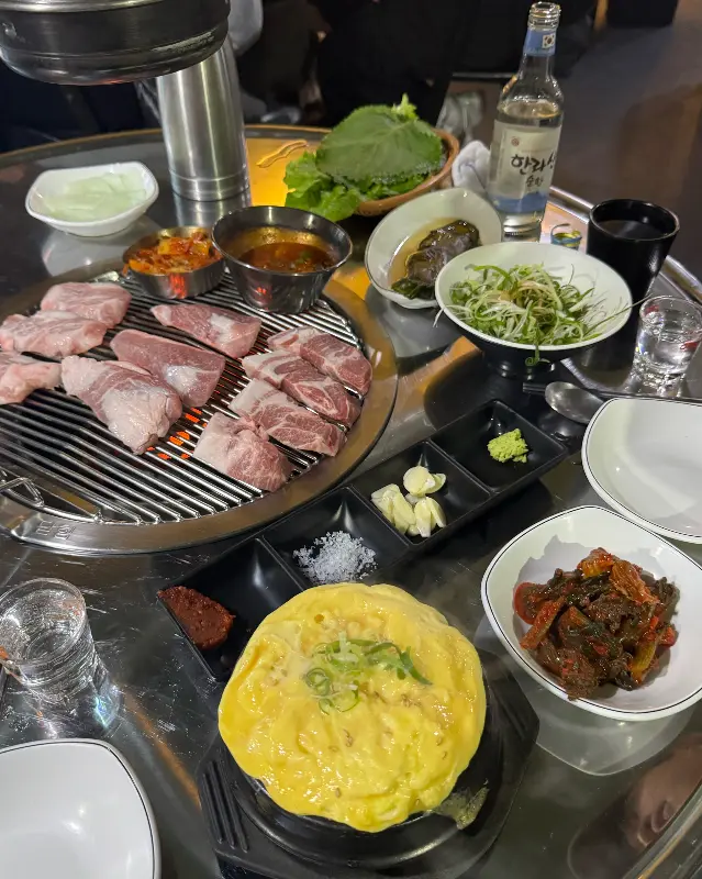 푸짐하게 차려진 한 상 차림