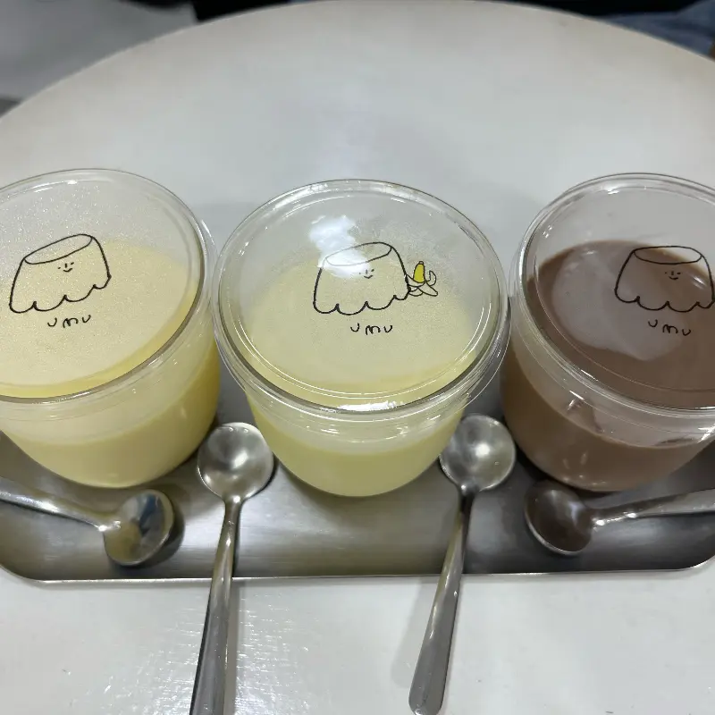다양한 종류의 우무 푸딩