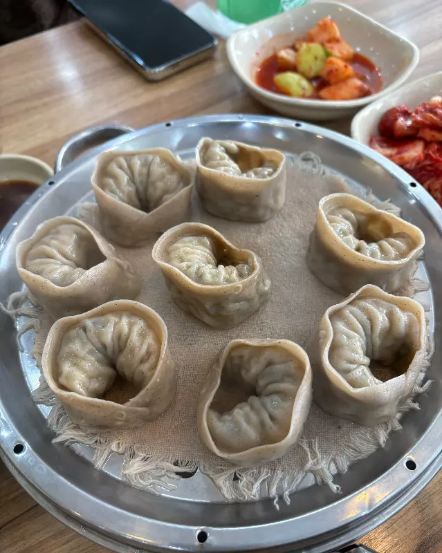 메밀로 만든 쫄깃한 만두