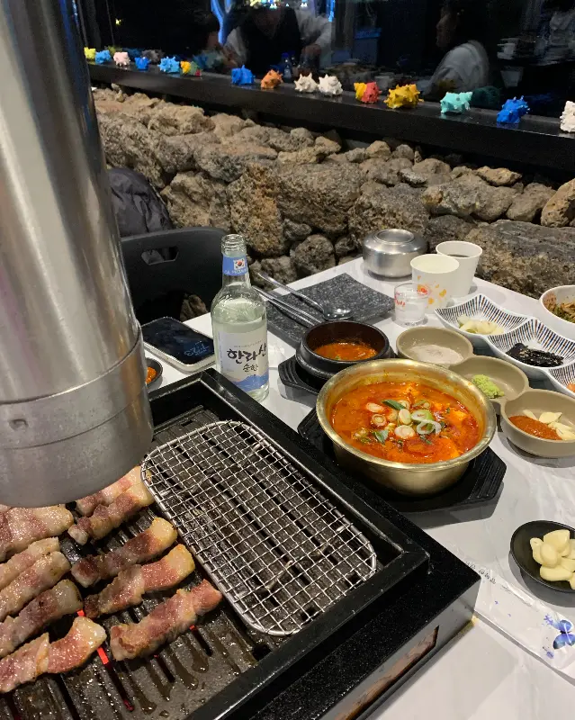 흑돼지와 김치찌개