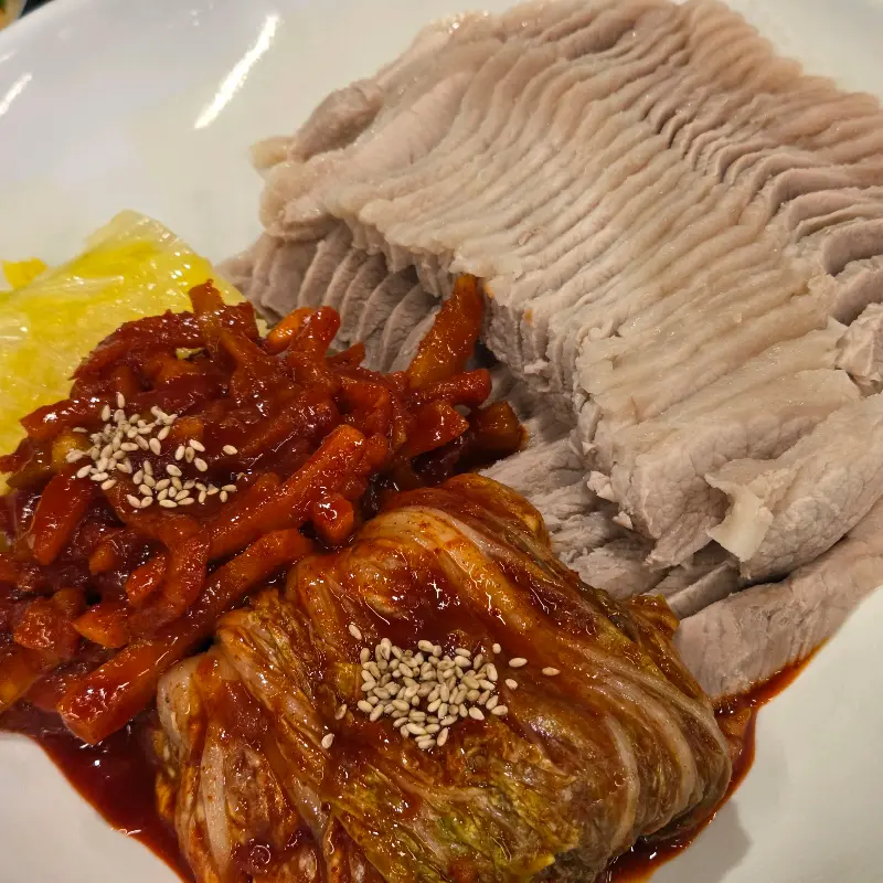 섬세한 칼집이 더해진 가브리보쌈