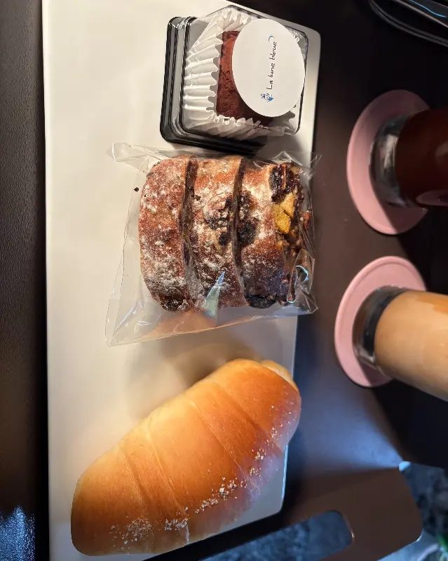 포장된 빵들의 모습