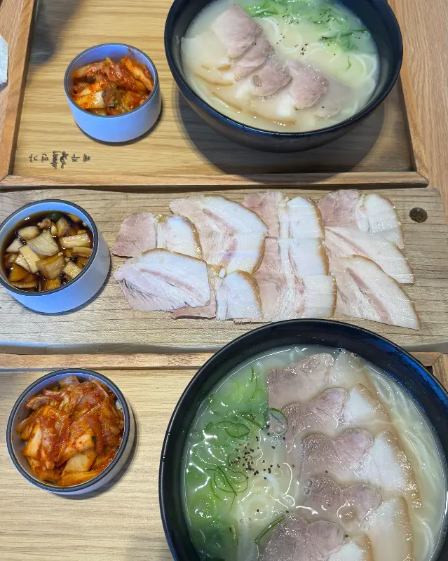 흑돼지 고기국수와 돔베고기