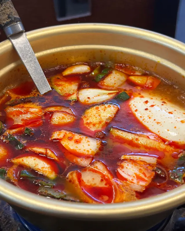 뜨끈한 순두부 찌개의 모습