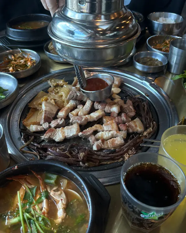 고소한 풍미가 일품인 전복내장 돌솥밥