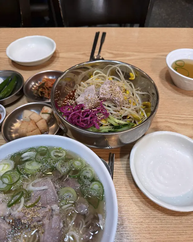 멸고국수와 비빔국수의 아름다운 색감