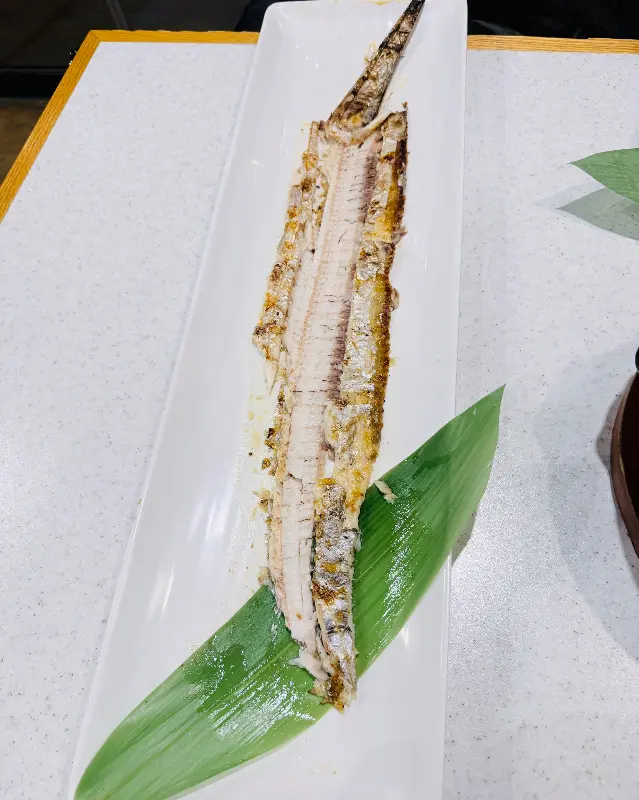 윤기가 흐르는 갈치구이