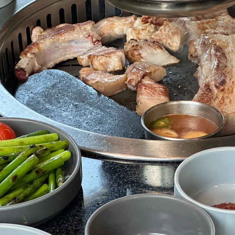 흑돼지 오겹살 구이