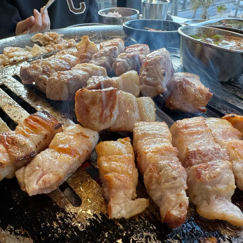 다 익은 고기 단면