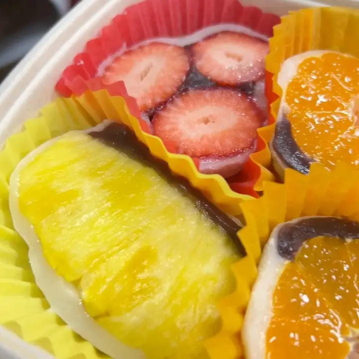 딸기, 귤, 파인애플 모찌 클로즈업