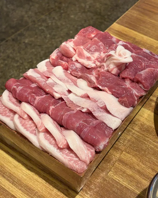 푸짐한 된장찌개는 서비스!