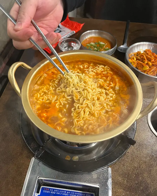 셀프 라면 코너