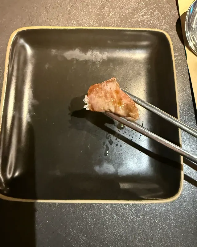 풍로에서 맛본 흑돼지 한 점