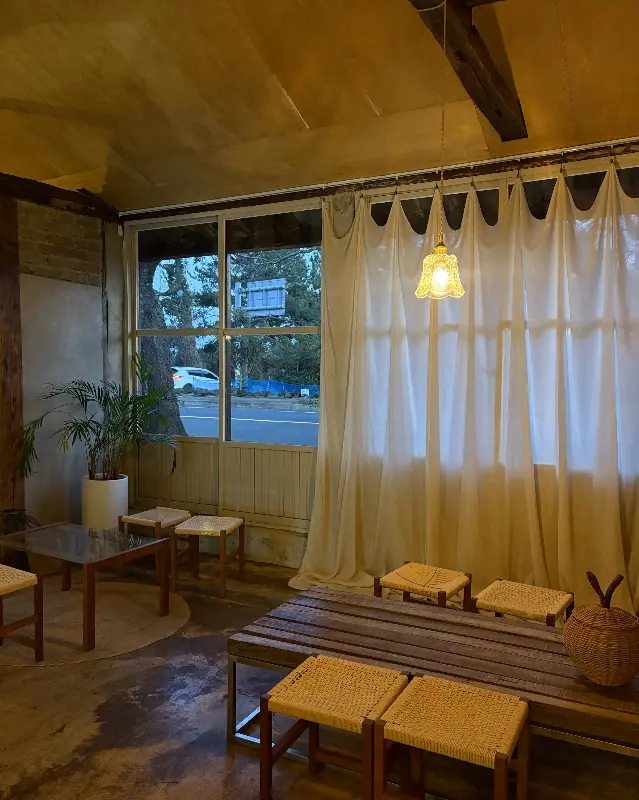 카페 내부 테이블