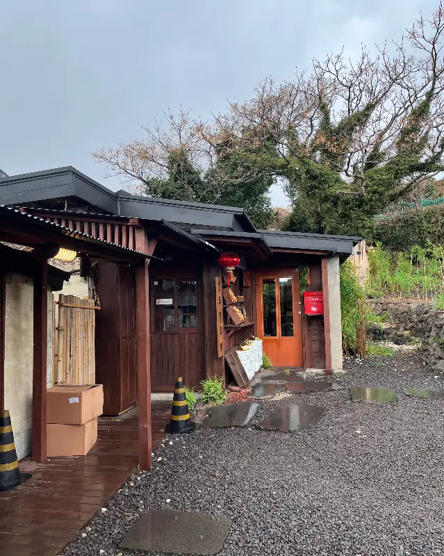 비밀역 카페 외부