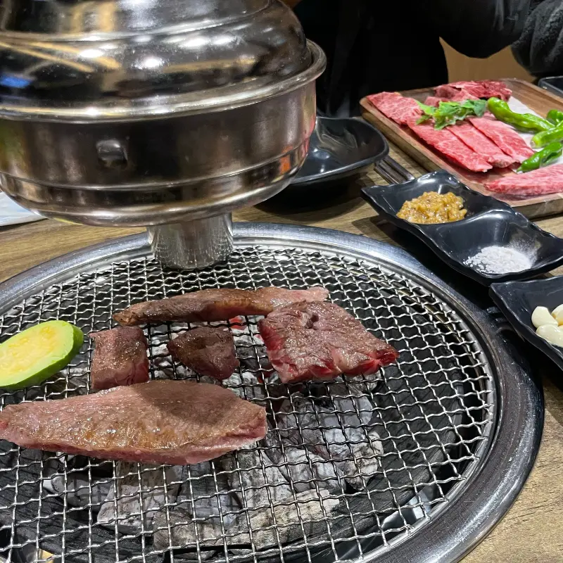 맛있게 구워진 소고기의 모습