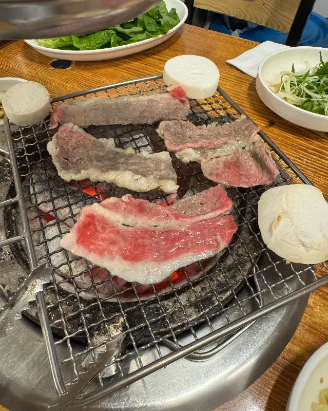 차돌박이와 곁들여 먹는 밑반찬들