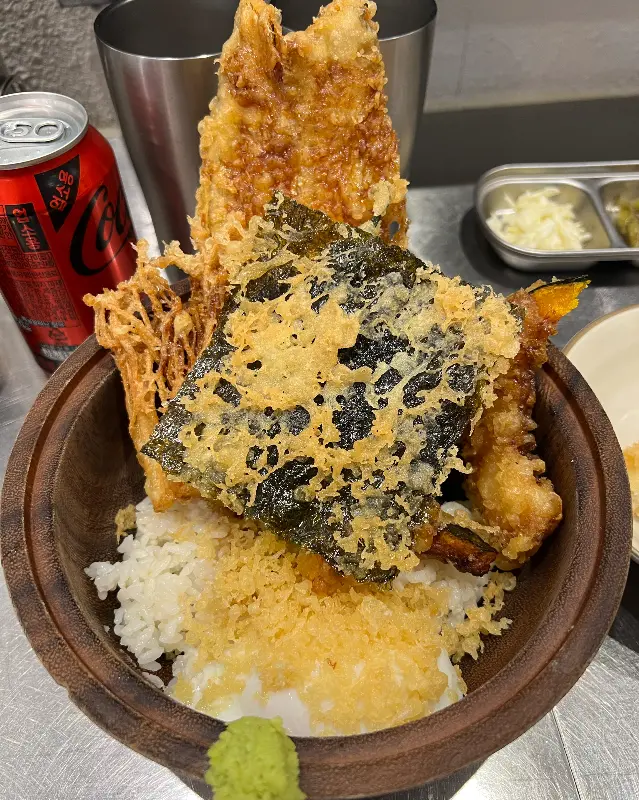 푸짐한 텐동 한 그릇