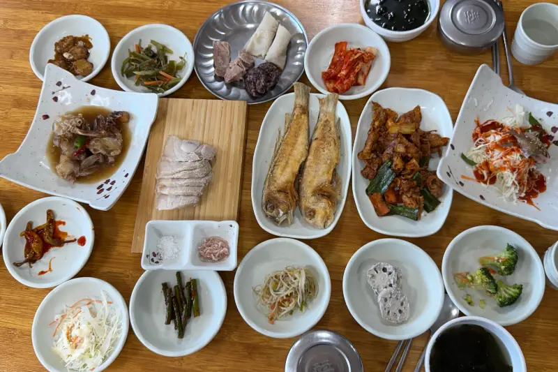 정갈하게 차려진 한상차림