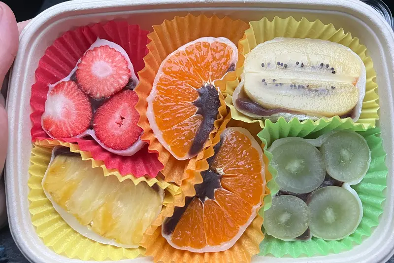 다채로운 색감의 과일 모찌