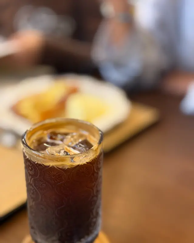 아이스 아메리카노와 프렌치 토스트