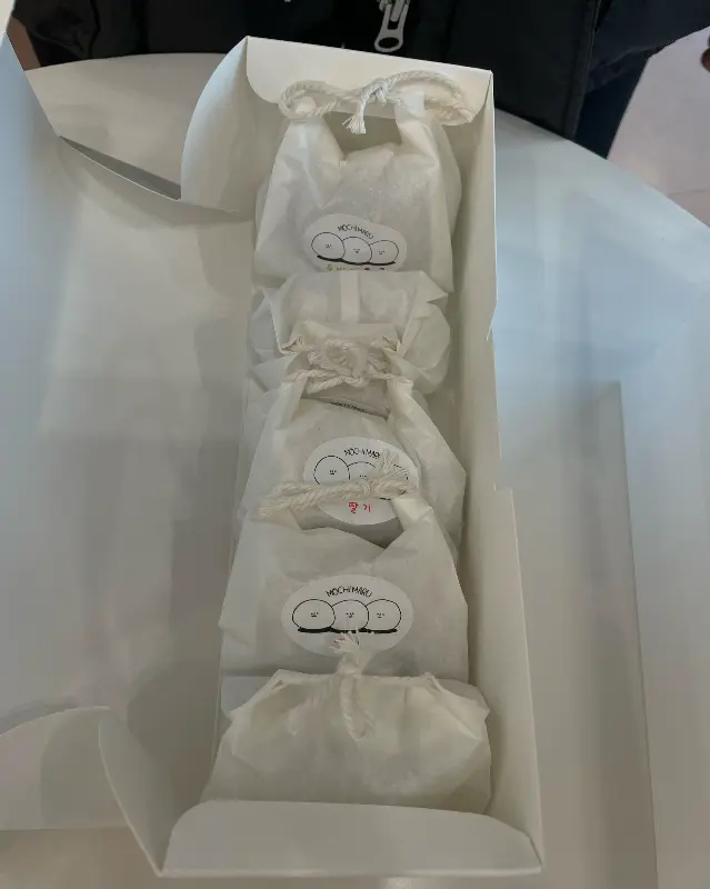 선물 포장된 모찌 세트