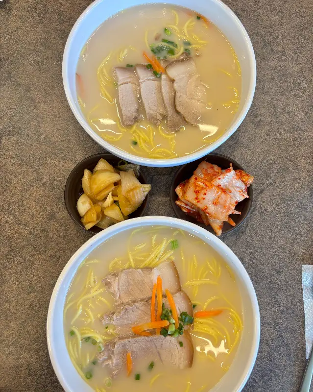 깔끔하고 담백한 고기국수