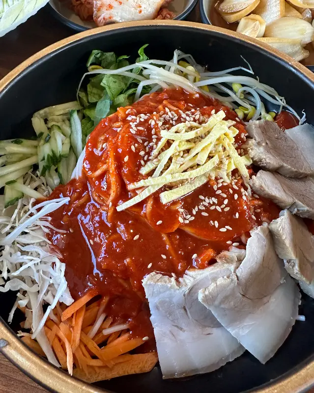 매콤달콤 비빔국수