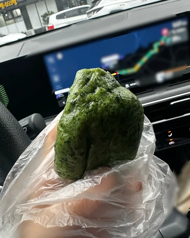 차 안에서 맛보는 쌀쑥이