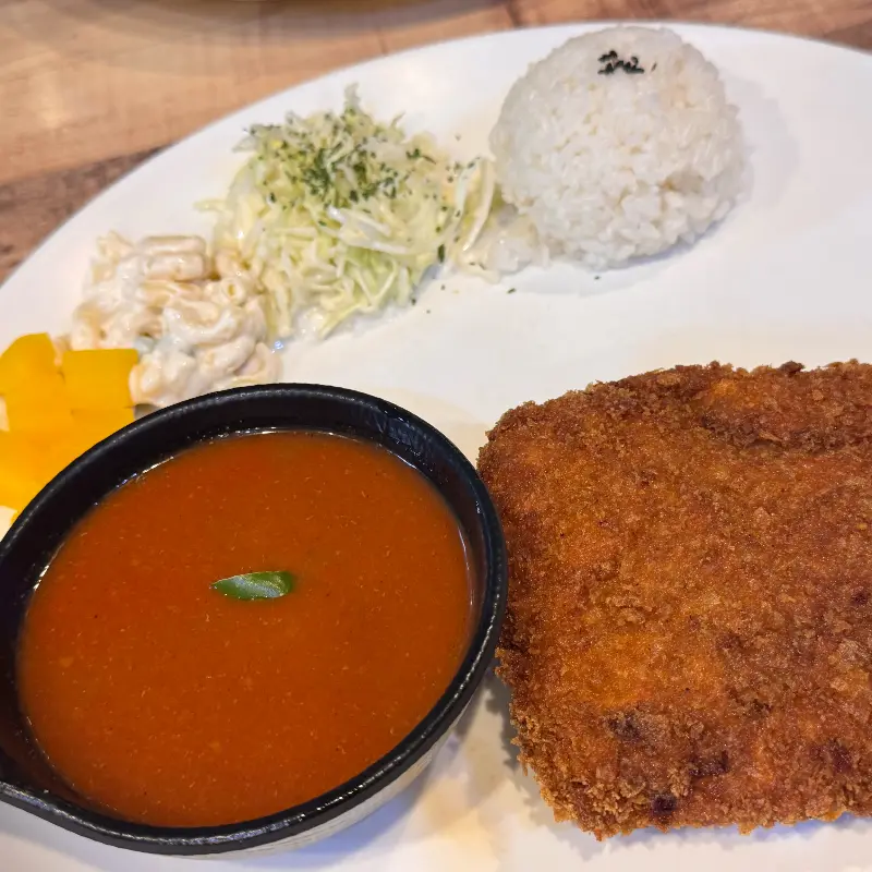 돈까스 한 상 차림