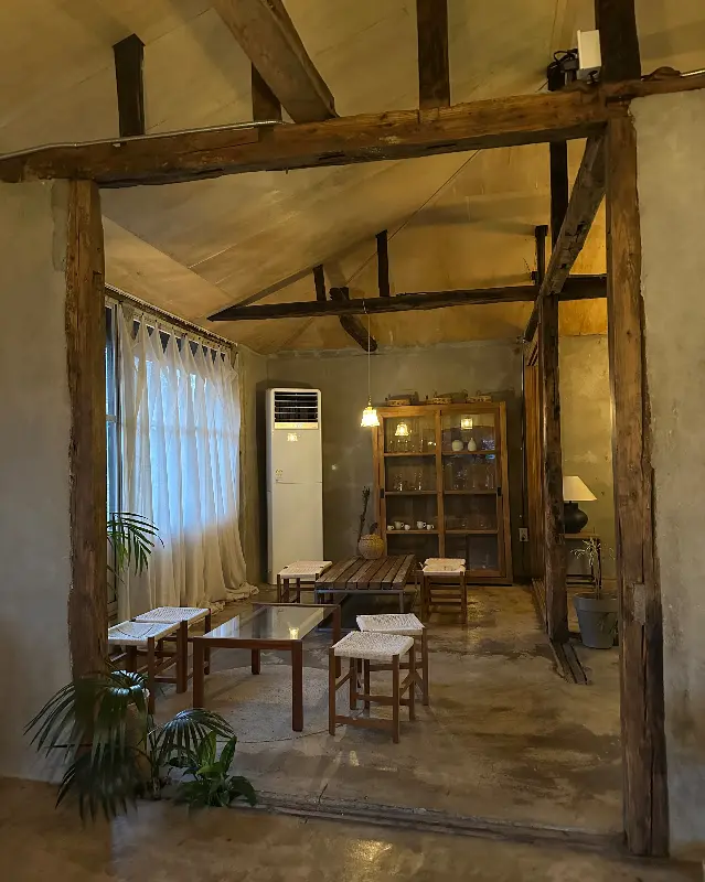 카페 내부 인테리어