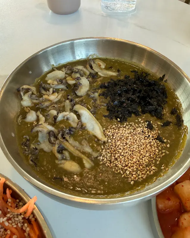 깔끔하고 아늑한 매장 분위기