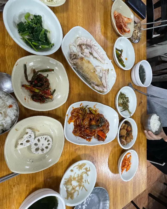 푸짐한 정식 한 상