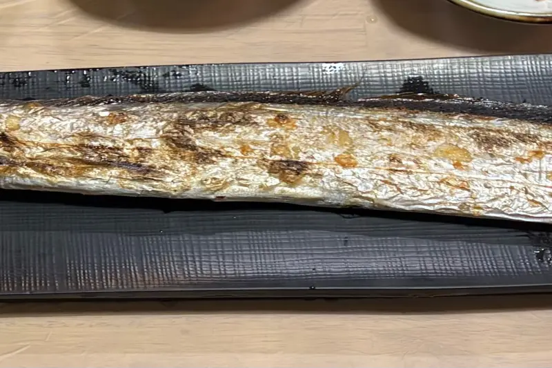 노릇하게 구워진 통갈치구이