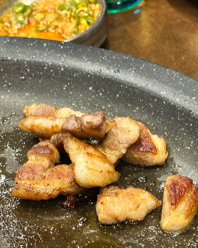 노릇노릇 구워진 삼겹살